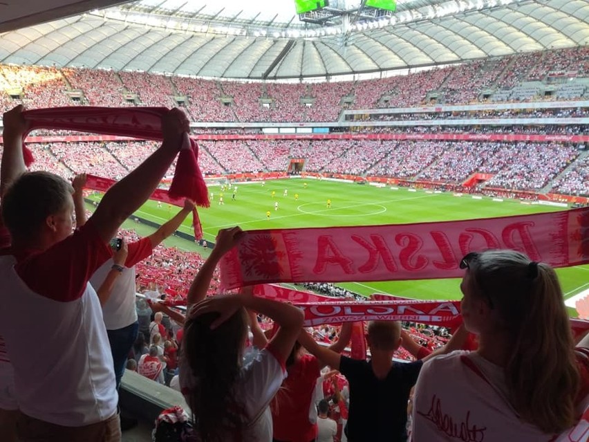 Mali i duzi kibice z Dobczyc na Stadionie Narodowym kibicowali biało-czerwonym!