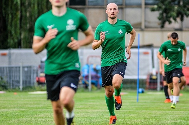 Łukasz Trałka po odejściu z Lecha odwiedził już Stal Rzeszów. Teraz trenuje z Wartą Poznań, ale wciąż nie wiadomo czy w niej zagra