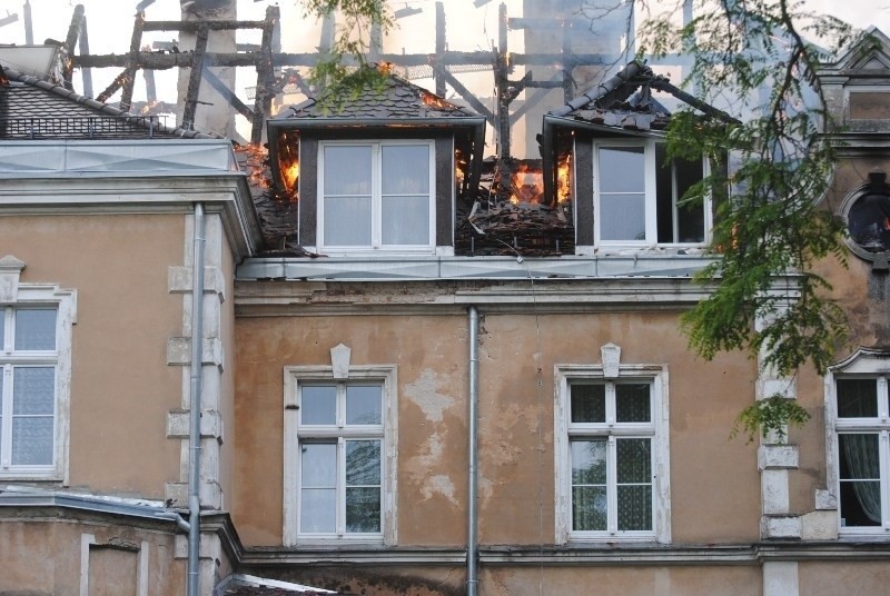 Pożar zabytkowego pałacu w Wonieściu.