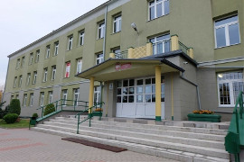 Afera w białostockim V LO. Nauczyciel i dyrektor z zarzutami