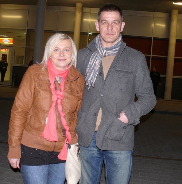 Andrzej Kobylański z żoną Joanną w sobotę przed stadionem Korony.