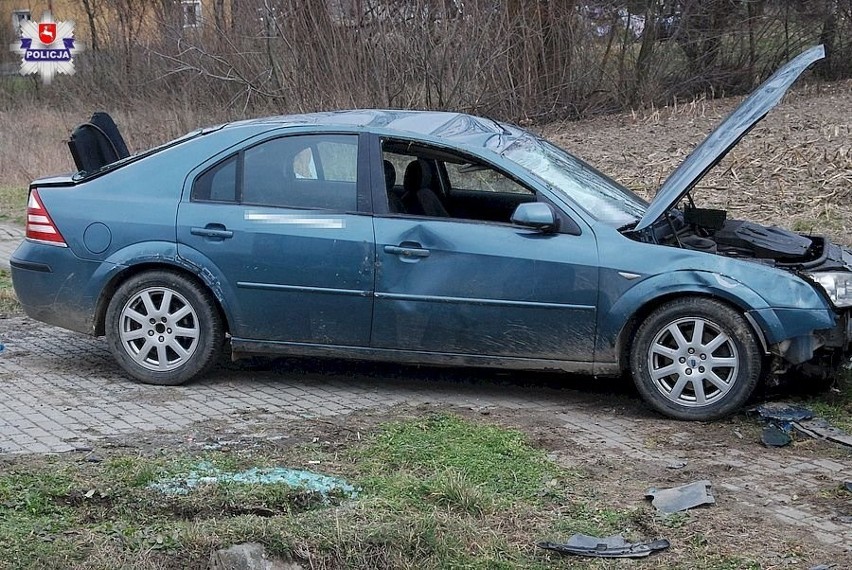Nietrzeźwy kierowca dachował i uciekł w Karkowie obok Łukowa. Twierdził, że kot wyskoczył mu na drogę. 