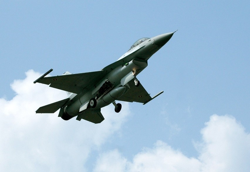 Wielkopolskie niebo należy do wojskowych F-16 i Herculesów