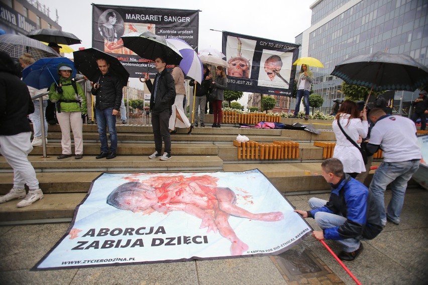 Biały protest na rynku w Katowicach