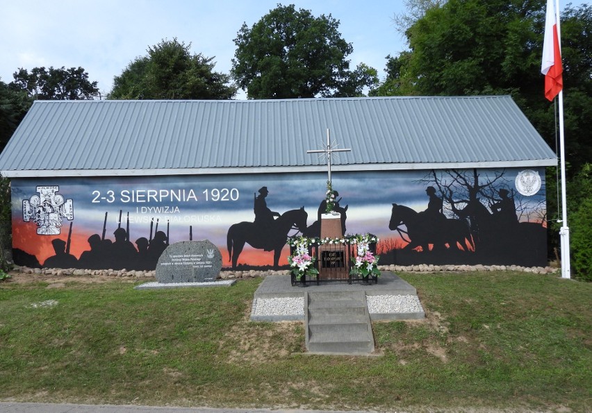 Tymianki-Bucie. Odsłonięcie muralu upamiętniającego wydarzenia z sierpnia 1920 roku. 1.08.2021. Zdjęcia