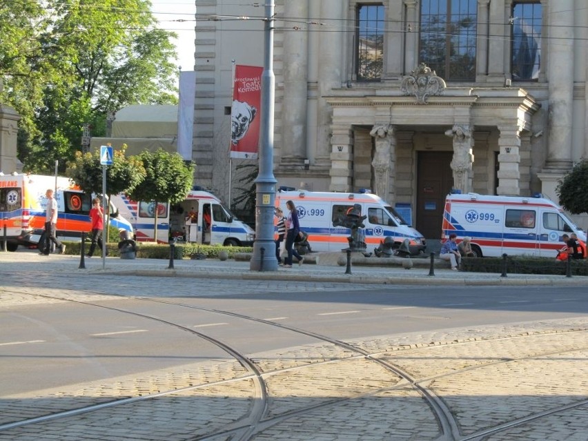 Wrocław: Zawalony budynek i kilka osób rannych [ZDJĘCIA]