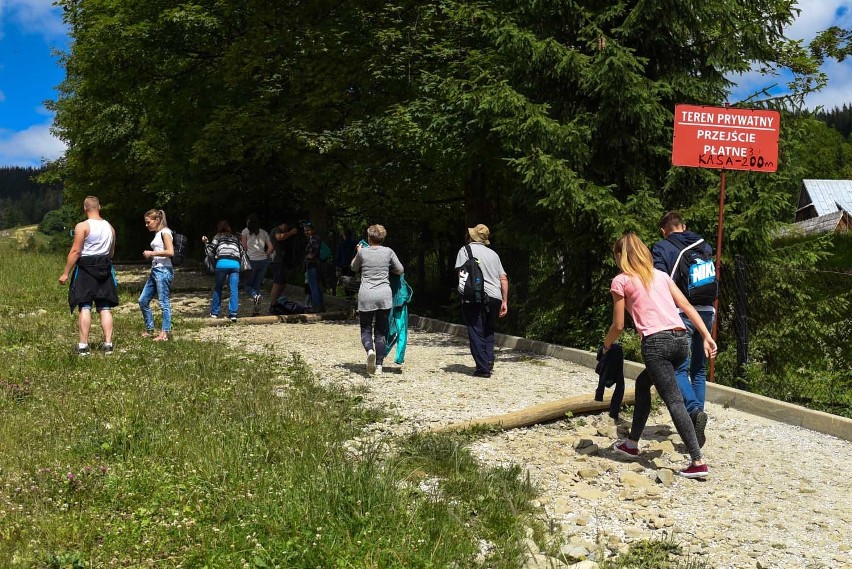 Zakopane: Turyści w szoku. Od teraz by wejść na Gubałówkę trzeba... kupić bilet!