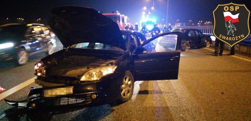 Wypadek na A1 w Swarożynie koło Tczewa. Zderzyły się trzy pojazdy, dziecko wymagało pomocy medycznej [ZDJĘCIA] 