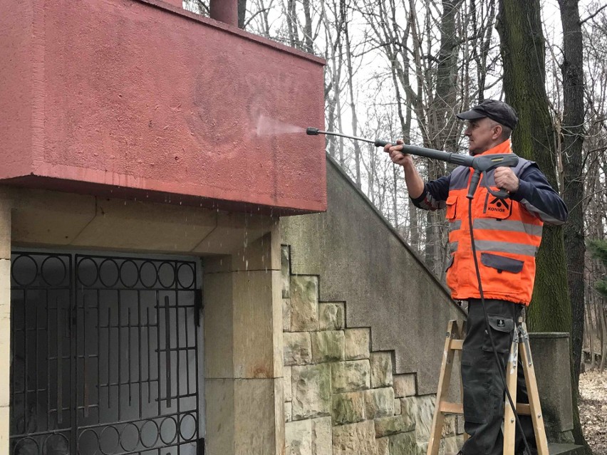 Rozpoczęło się czyszczenie Kalwarii Panewnickiej w...