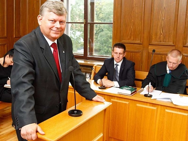 Marek Suski (PiS) w Sądzie Okręgowym w Rzeszowie. W tle minister Jan Bury (PSL).