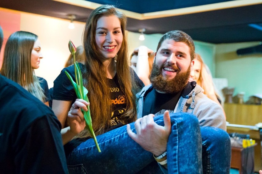 Miss Podlasia 2016. Finalistki dostały kwiaty od mocnych facetów