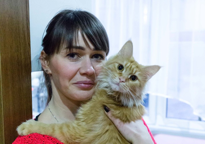 Magda Chodorowska z kocią terapeutką Fioną.