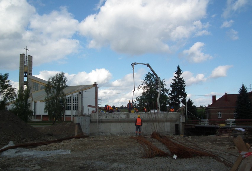 Wrzesień 2011, Libusza, budowa nowego mostu na Libuszance na...