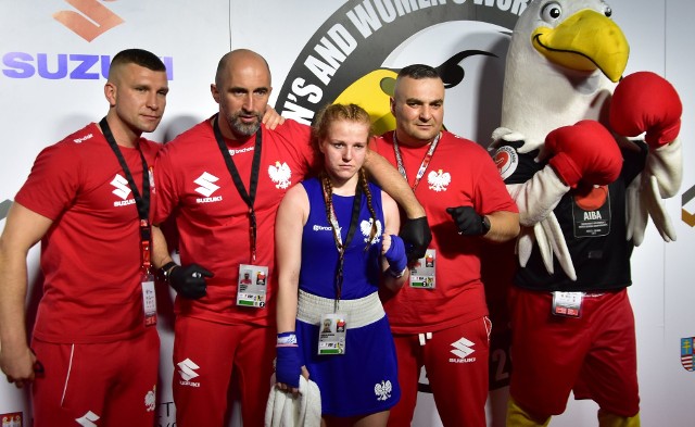 Karolina Ampulska (54 kg/Wda Świecie) w pięknym stylu awansowała do półfinału Młodzieżowych Mistrzostw Świata w Boksie - Kielce 2021.