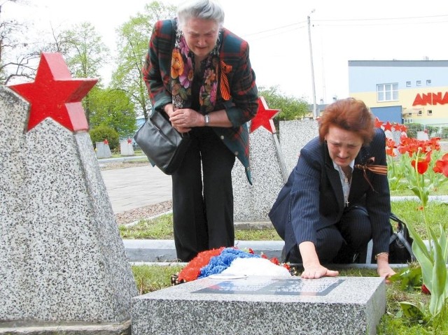 Bałyśmy się, że nigdy nie uda nam się odnaleźć grobu naszego ojca. Na szczęście pomógł nam Czerwony Krzyż i dobrzy ludzie z Bielska Podlaskiego - mówiły Dina Iwaniakowa i Raisa Malikowa, które odwiedziły bielski cmentarz wojenny.