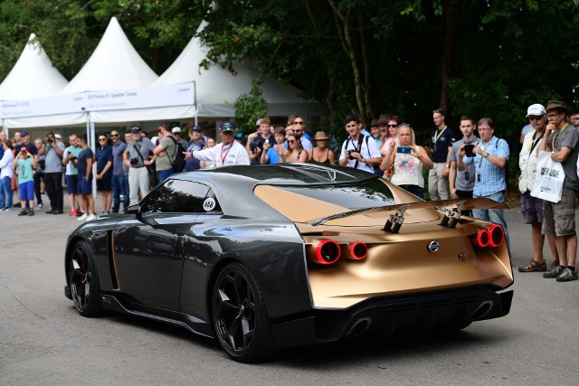 Nissan GT-R50 by ItaldesignNissan GT-R50 by Italdesign powstał na bazie najnowszego Nissana GT‑R NISMO. Za jego napęd odpowiada silnik V6 VR38DETT o pojemności 3,8 litra. Jednostka po zmianach oferuje 720 KM mocy i 780 Nm momentu obrotowego.Fot. Nissan