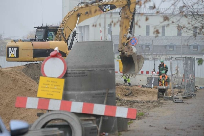 Zwężenia na Opolskiej i 28 Czerwca. Od poniedziałku szukaj...