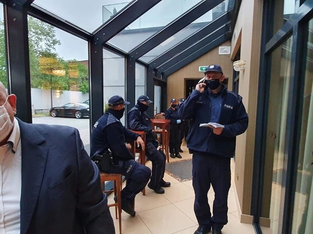 Policja udaremniła spotkanie przedsiębiorców w hotelu w Rybniku. Chcieli rozmawiać o tarczy antykryzysowej