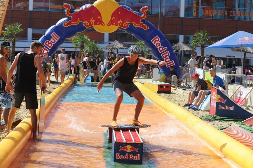 Skimboarding na rynku w Manufakturze 24 sierpnia 2019