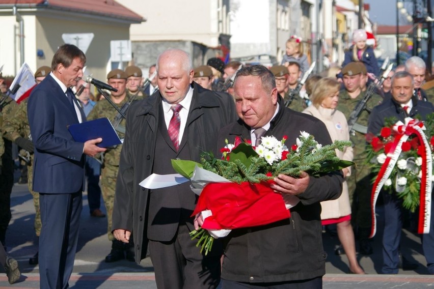 Święto Niepodległości w Tarnobrzegu. Odsłonięto pomnik Józefa Piłsudskiego [ZDJĘCIA]