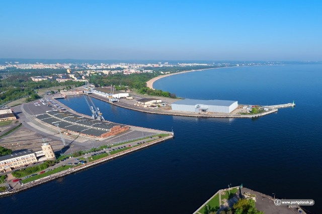Gdański port dzięki inwestycjom własnym i operatorów terminali zwiększa przeładunki i przejmuje tranzyt towarów do tej pory obsługiwanych przez porty zachodnioeuropejskie