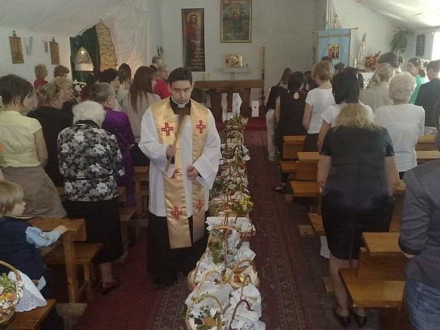 Święcenie pokarmów wielkanocnych w parafii Św. Krzysztofa na Żelechowej.