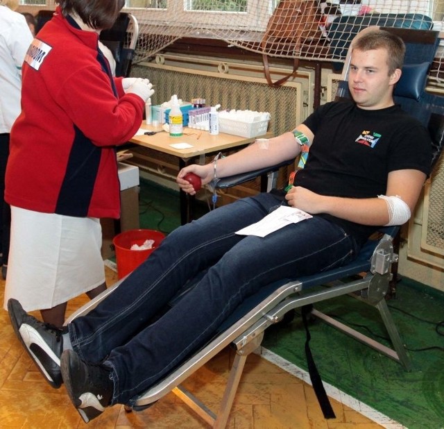 Wojciech Miszczuk, uczeń Zespołu Szkół Samochodowych w Radomiu krew oddał pierwszy raz w życiu.