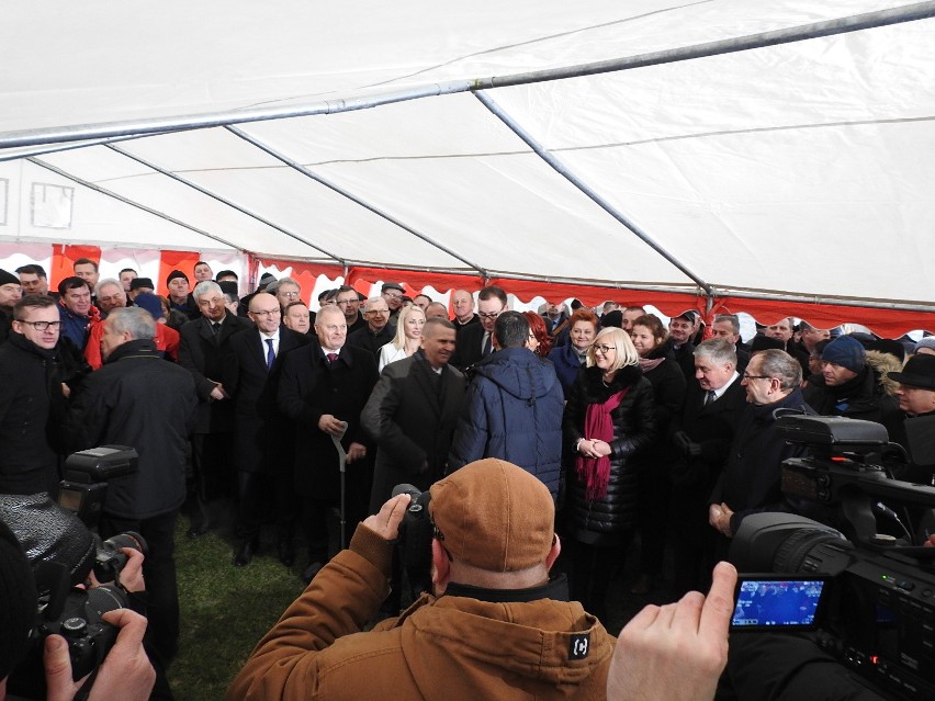 Premier Mateusz Morawiecki z wizytą w Podlaskiem. Odwiedził...