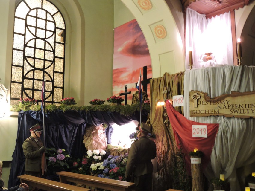 Groby Pańskie w ostrołęckich kościołach. Pieta, straż ułańska i widoki z Jerozolimy [ZDJĘCIA, WIDEO]