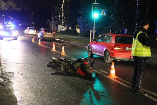 Na ul. Fabrycznej w Wolsztynie 8 stycznia około godz. 16:50 doszło do wypadku. Skuter potrącił kobietę. Zobacz więcej zdjęć ----> 