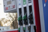 Obniżka cen paliw jak prezent na koniec roku. Izba rolnicza zaznacza, że obniżka jest tymczasowa