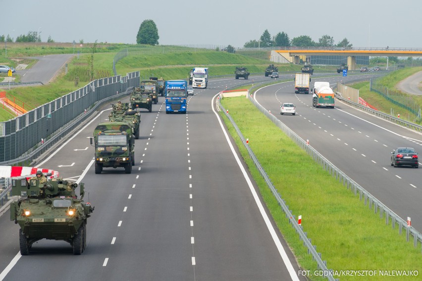 Wojsko wyjeżdża na polskie drogi. Kierowcy muszą się liczyć z utrudnieniami. Nie należy robić zdjęć i filmów 