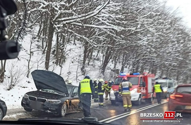 W wypadku, do którego doszło 17.01 na DK 75 koło Czchowa uczestniczyły dwa samochody osobowe - skoda i bmw