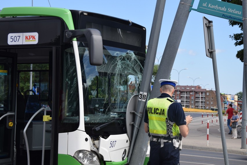 Wypadek autobusu komunikacji miejskiej w Białymstoku. 15...