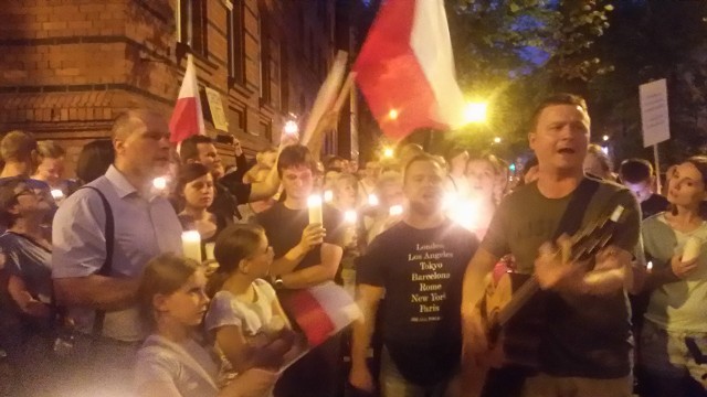 Tłumy pod Sądem Okręgowym w Gliwicach, 20 lipca 2017
