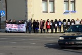 Pracownicy sądu w Inowrocławiu protestują już dwa miesiące. Codziennie w samo południe [zdjęcia, wideo] 
