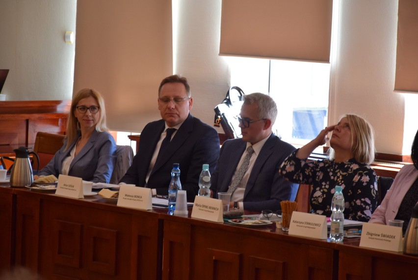 Fuzja Lotosu i Orlenu tematem posiedzenia Wojewódzkiej Rady Dialogu Społecznego. Zapewnienia o braku planów redukcji zatrudnienia