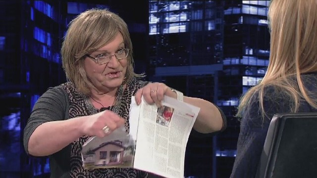 Posłanka Anna Grodzka drze tygodnik "W Sieci"