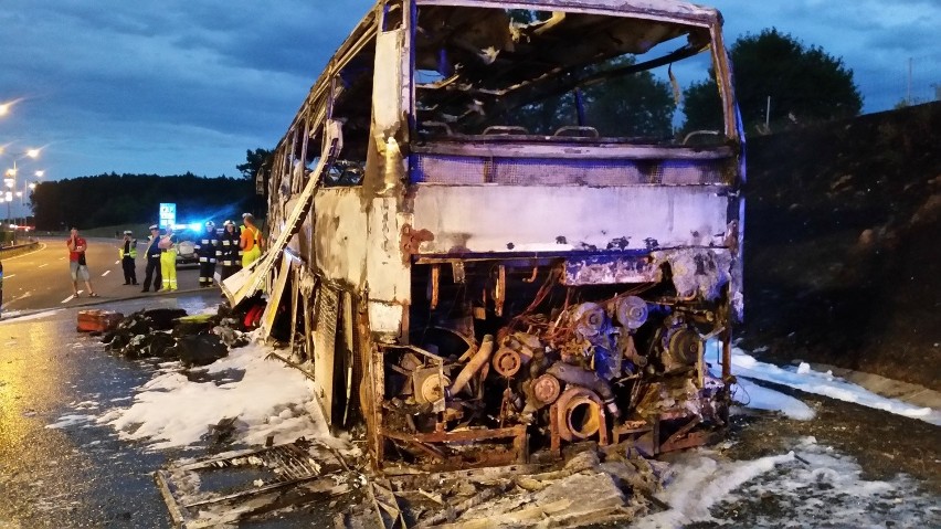 Pożar autokaru na autostradzie A4