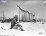 Tak kiedyś wyglądały kąpieliska na Pomorzu! Jak plażowaliśmy w latach 30-, 50-, 70-tych? Zobaczcie galerię zdjęć!