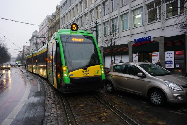 Z powodu lekkomyślnego kierowcy ruch tramwajowy był wstrzymany przez około godzinę.