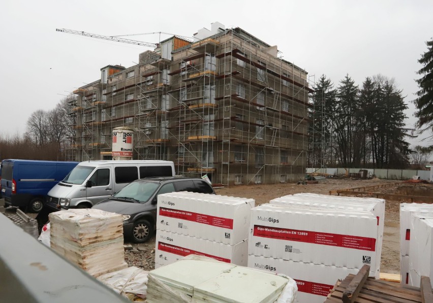Trwa pierwszy etap budowy osiedla "Świerkowe Zacisze" w Zwoleniu. Pierwszy z budynków ma być gotowy już w maju tego roku