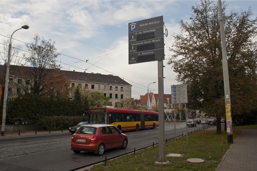 Wrocław: Tablice informacji parkingowej ruszą w marcu. Ale pokażą... tylko jeden parking