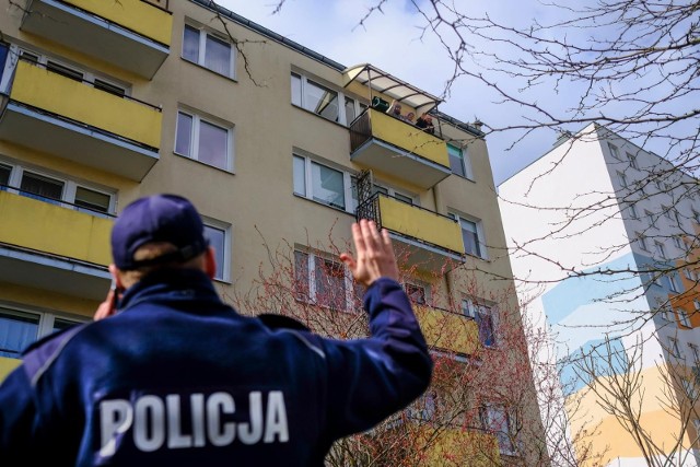 Rząd chce znowelizować ustawę o zapobieganiu oraz zwalczaniu zakażeń i chorób zakaźnych u ludzi. Bardzo możliwe, że wprowadzi wysokie kary za zatajenie covidowe oraz wydłuży kwarantannę. Zobaczcie, ile zapłacicie za ukrywanie informacji na temat koronawirusa. To naprawdę duże kwoty.