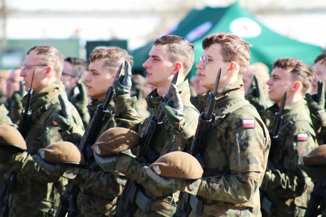 Przysięga żołnierzy 11 Małopolskiej Brygady Obrony Terytorialnej odbyła się na Rynku w Myślenicach