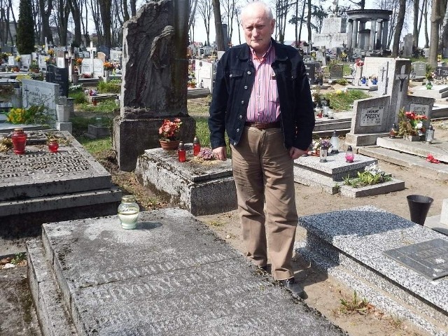 Jerzy Ollick odwiedził też grób ks. pochodzącego z Tucholi.