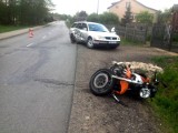 Tragiczny wypadek w Słomkowie w skierniewickim. Motocyklista uderzył w samochód osobowy. Kierowca zajechał mu drogę