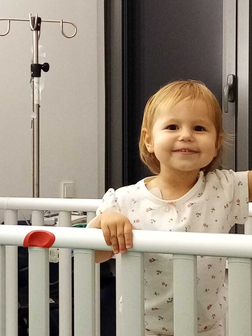 Chora na białaczkę, malutka Tamara z Gdańska szuka „genetycznego bliźniaka”. To możesz być Ty! 