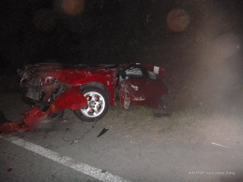 Wypadek w Jastrzębiu: Samochód dachował do rowu. Kobieta została uwięziona wewnątrz auta. Została poważnie ranna ZDJĘCIA