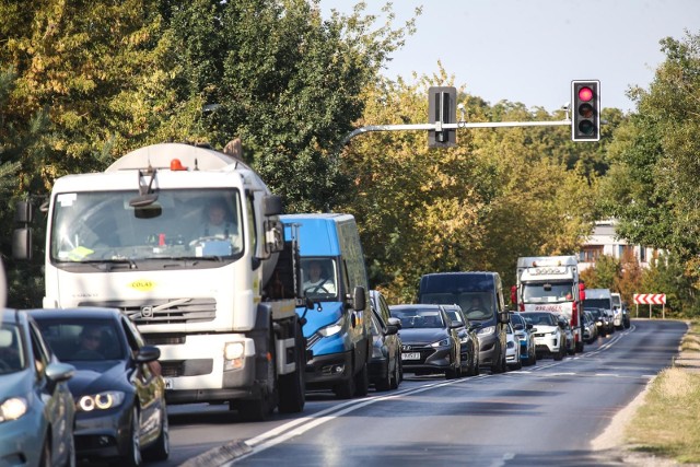 Paradoksalnie to nie 1 listopada jest najtrudniejszy i najbardziej niebezpieczny dla polskich kierowców.Zobacz, kiedy jest najgorzej pod względem przemieszczania się samochodem --->